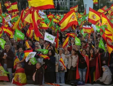 Мощен митинг в Мадрид охули социалистите за кризата в Каталуния