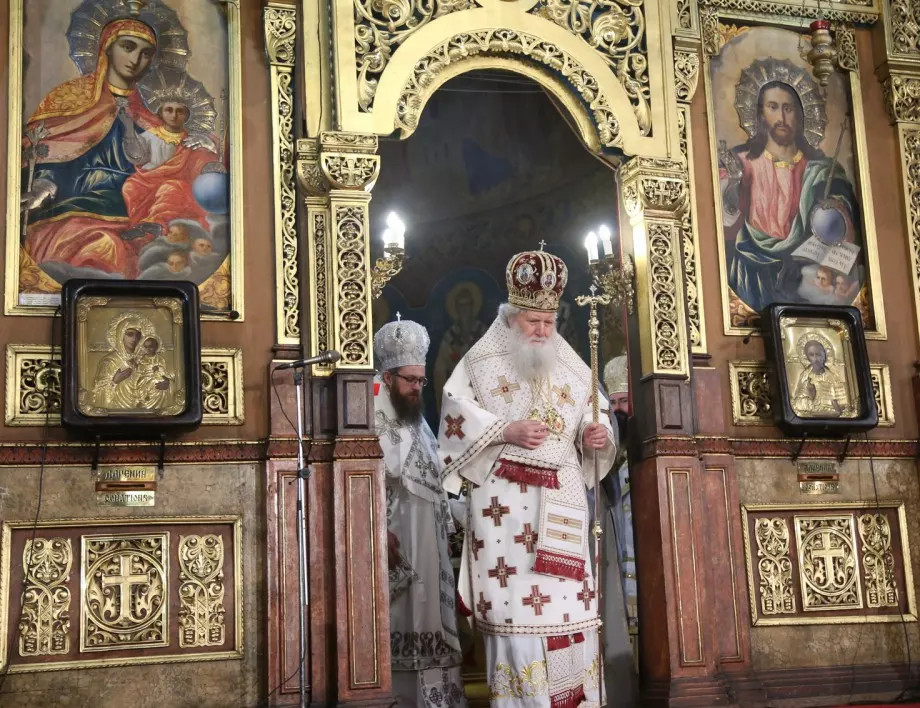 Премиер, патриарх и синод обсъждат безопасни Цветница и Великден 