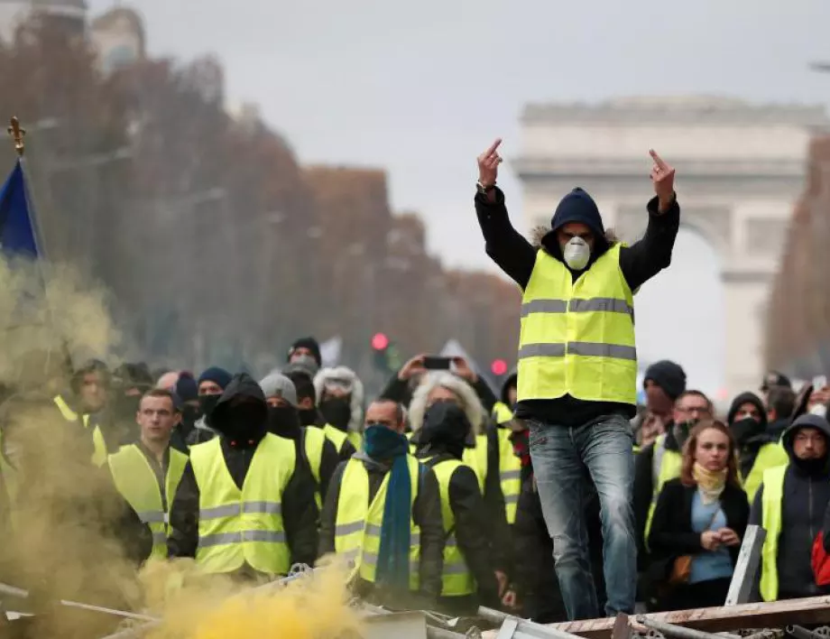 250 000 в Париж протестират срещу пенсионната реформа 