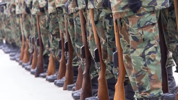 Сухопътните войски търсят над 160 войници, заплатите им ще продължат да растат