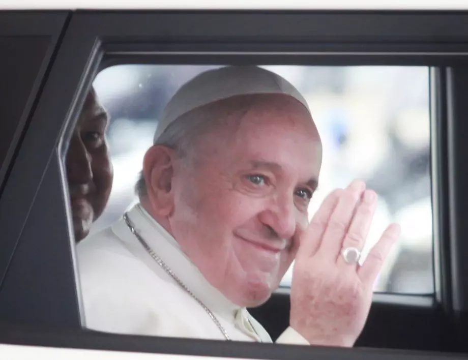 Папата: Само любовта гаси омразата