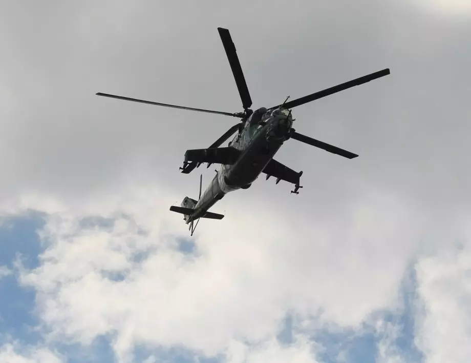 Американски боен хеликоптер кацна ненадейно в центъра на Букурещ (ВИДЕО)