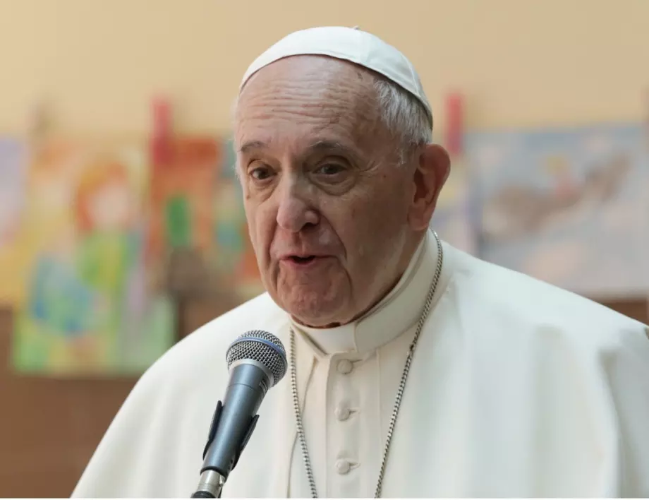 Папа Франциск: Рождество Христово ни приканва към диалог, единство и мир