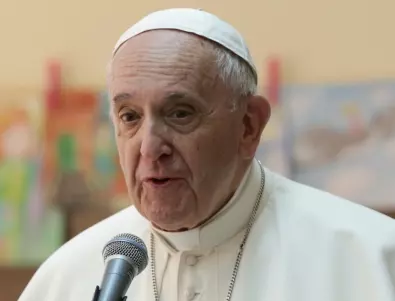 Папата призова да не се използва зърното за оръжие