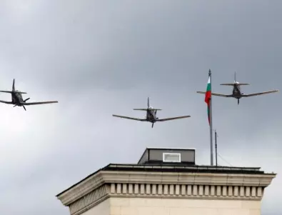 Военни самолети и хеликоптери ще прелитат на малка височина над София 