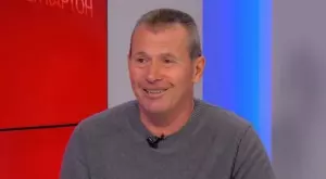 {{ otherArticle[0].article.title }}