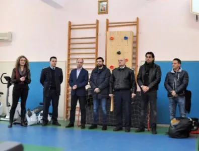 Полицейски служители от осем държави ще играят футбол в Бургас