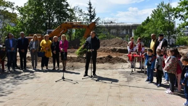 Кметът на Благоевград с първа копка на детска градина