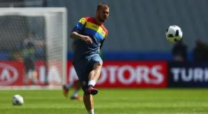 {{ otherArticle[0].article.title }}