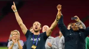 Трипиър разкрива как Хари Кейн надъхва Тотнъм на почивката на мача с Аякс