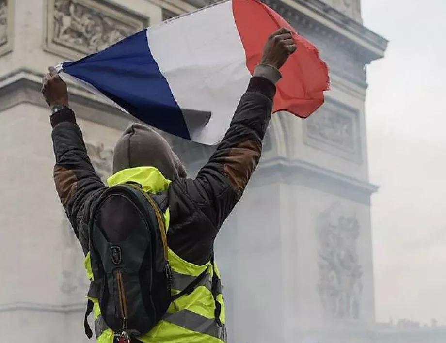 Френската полицията разпръсна протест на "жълтите жилетки" в Тулуза(ВИДЕО)