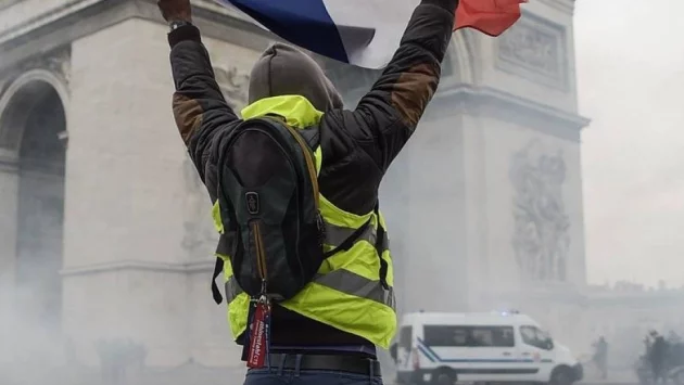 Арестуваха 16 души на протеста на „жълтите жилетки” в Париж