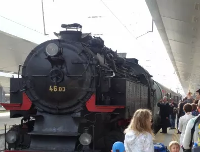 Специален влак с парен локомотив ще е атракция по маршрута София-Перник на 1 юни  