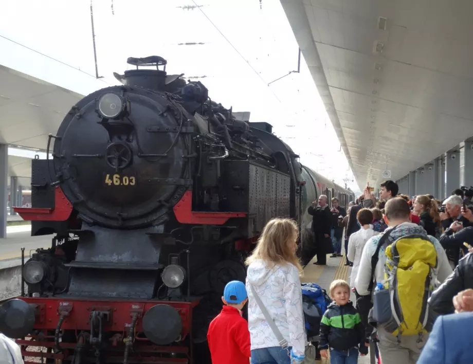 За Коледа: БДЖ организира пътувания с парен локомотив