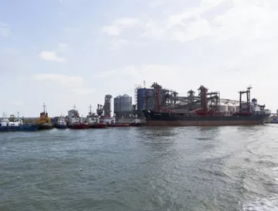Украйна задържа руски танкер, Москва заплаши Киев с 