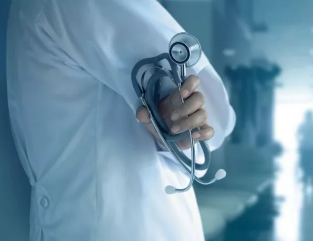 Държавата се подкова законово да може да задържа на работа млади лекари
