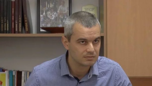 Костадинов: Вълчев обеща да спре обучителния курс, който изкривява историята ни