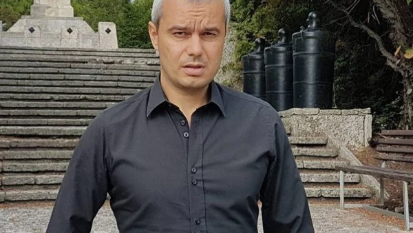 Костадинов: Български учители са заплашвани, за да бъдат накарани да отричат турското робство