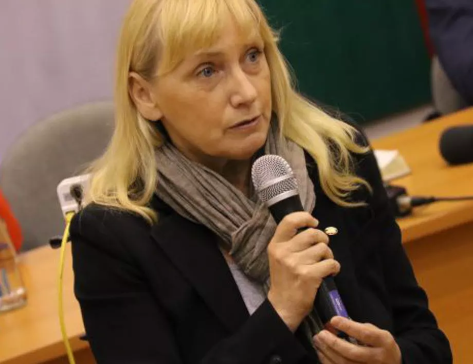 Елена Йончева: Комисията по граждански свободи в ЕП ще обсъди ситуацията в България през септември 