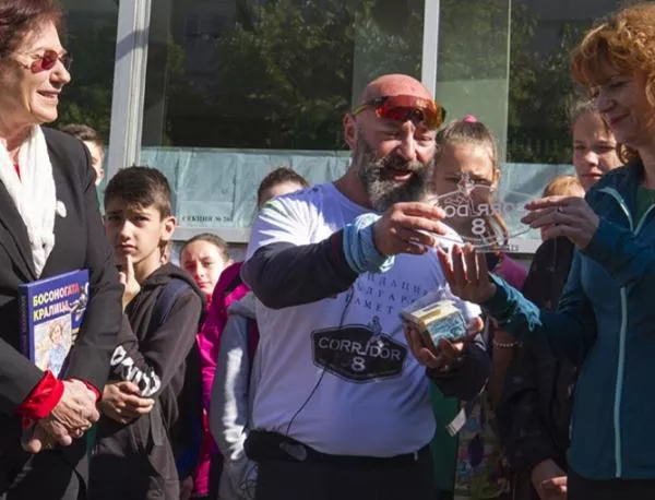 Ултрамаратонецът Красимир Георгиев стартира в Стара Загора с млади спортни надежди (СНИМКИ)