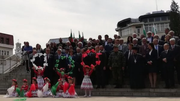 Ето как Асеновград отбеляза своя празник (ВИДЕО)