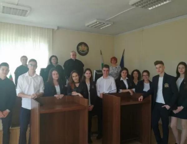 Административният съд във Велико Търново помогна на ученици