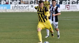 {{ otherArticle[0].article.title }}