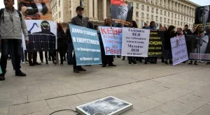 Малки производители на енергия протестираха, Петкова: Не е аргументирано