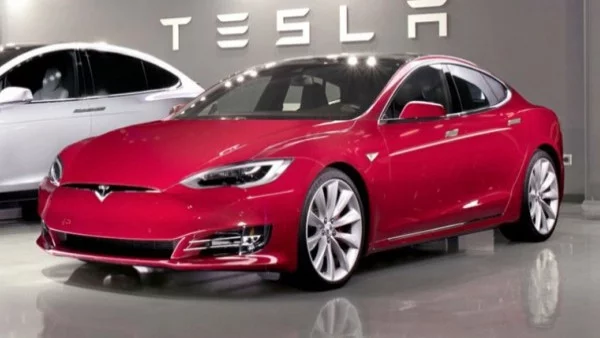 Крах за автопилота - Tesla минава на ръчен режим