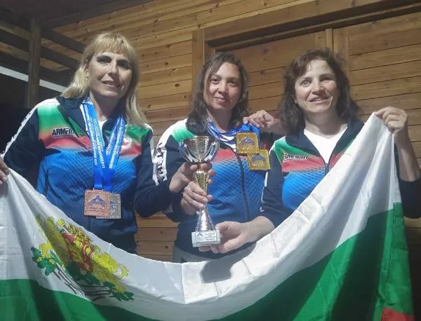 Медали за старозагорски състезателки от Европейското по канадска борба