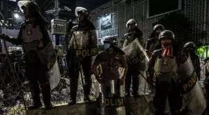 {{ otherArticle[0].article.title }}