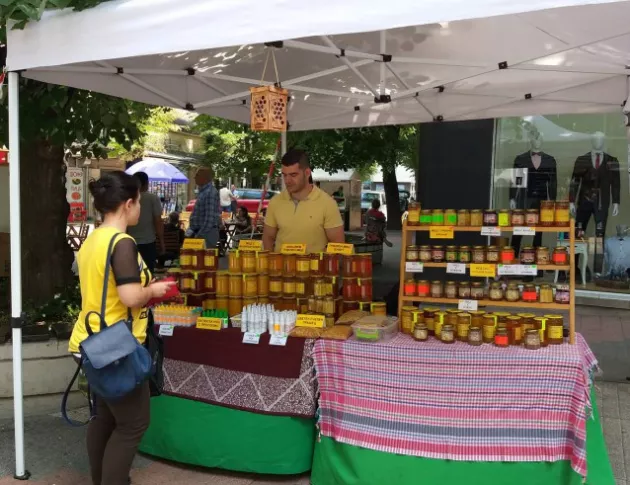 Забраняват фермерските пазари в София и страната