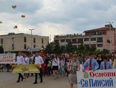 Първи розобер и празничен парад за 24 май в Казанлък