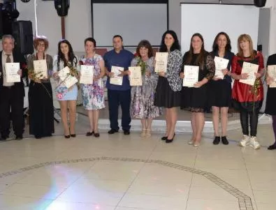 12 казанлъшки учители бяха отличени за работата си в навечерието на 24 май