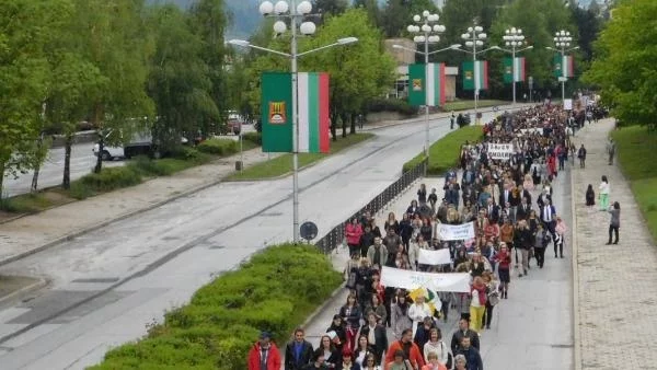 Хилядно шествие за Деня на буквите в Смолян
