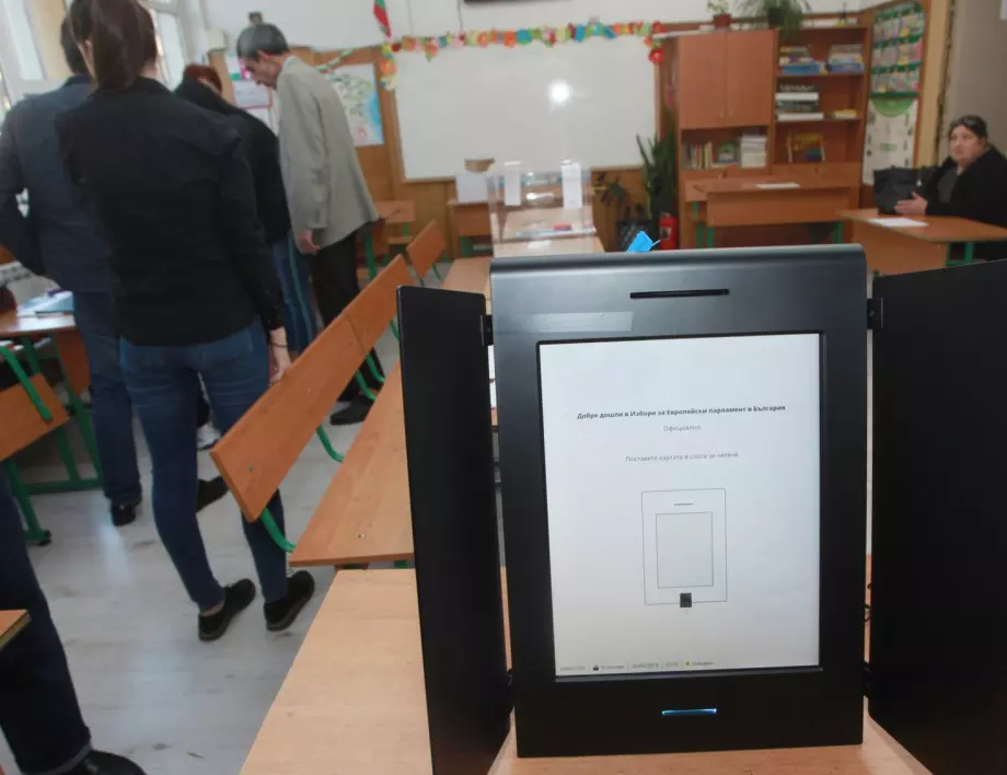 Проф. Близнашки: Въвеждането на машинно гласуване е мащабна акция по фалшифициране на изборите