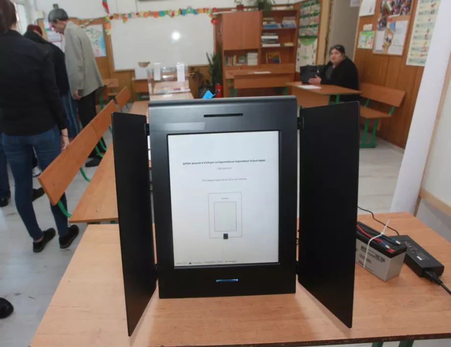 Втора фирма предлага да достави машини за гласуване, обяви ЦИК