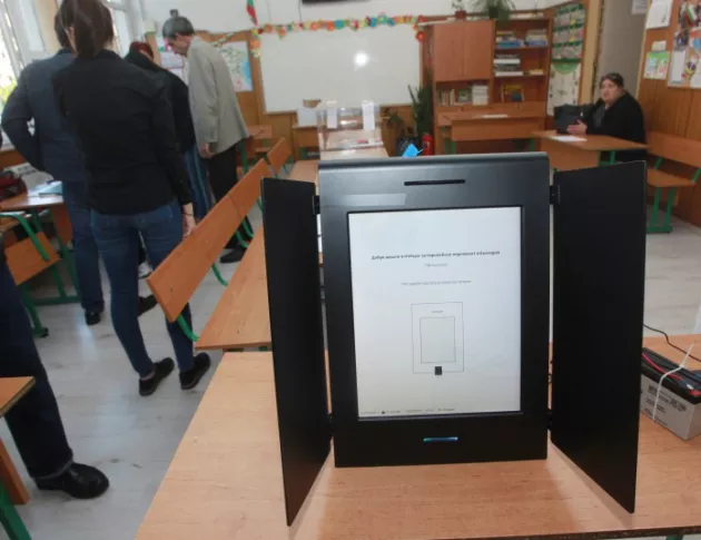 И Общественият съвет на ЦИК срина от критики процеса на машинно гласуване