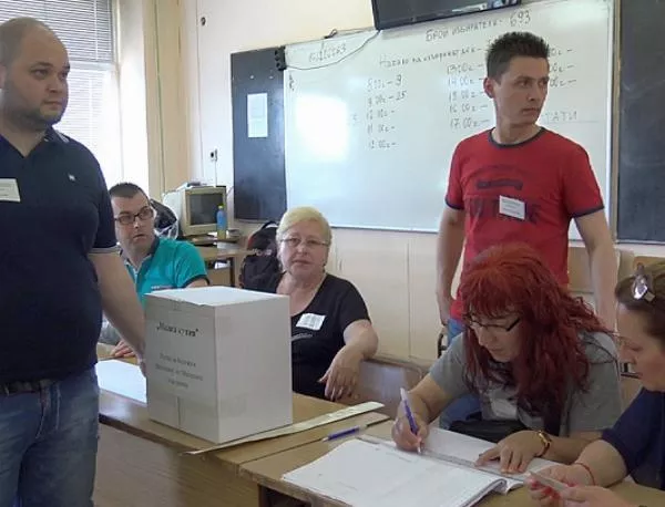 Жените се справят по-добре с машинното гласуване, твърдят в Пловдив