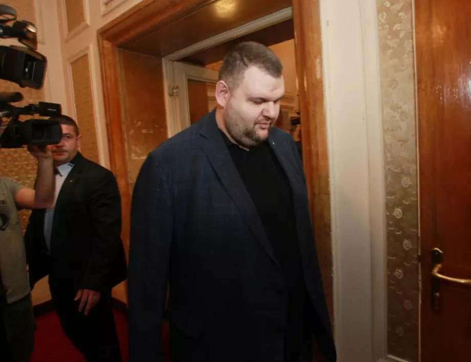 Депутатите взеха да мерят кой колко дарявал, Йордан Цонев хвали Пеевски