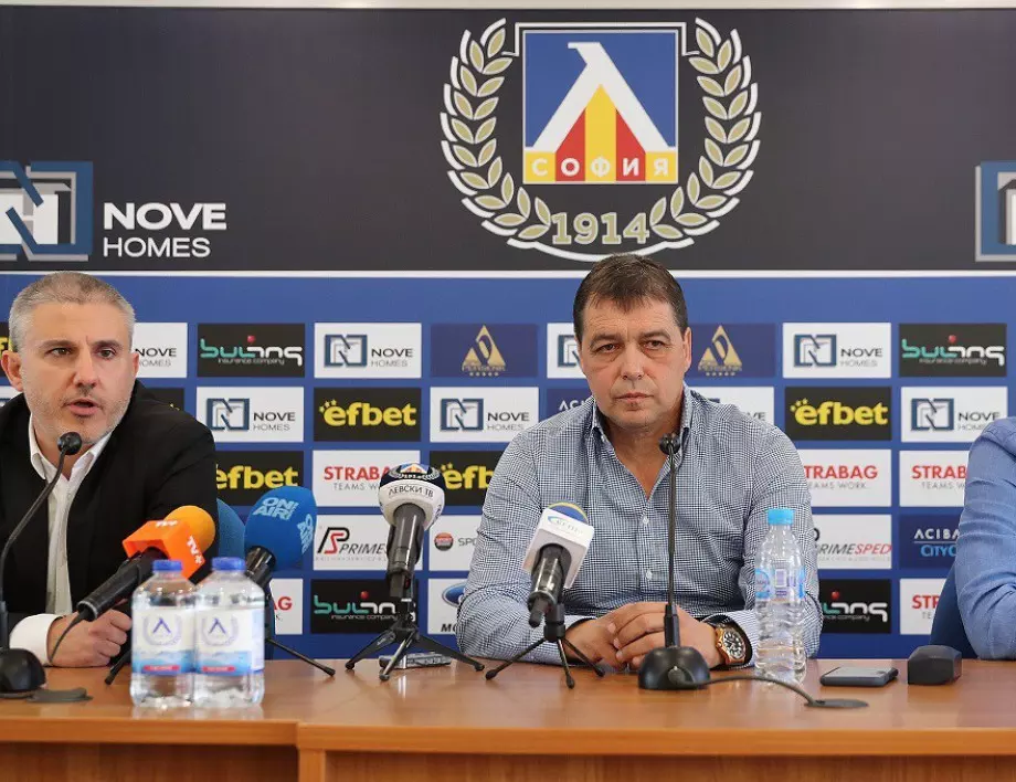 Изпълнителният директор и треньорите в Левски са се отказали от заплатите си