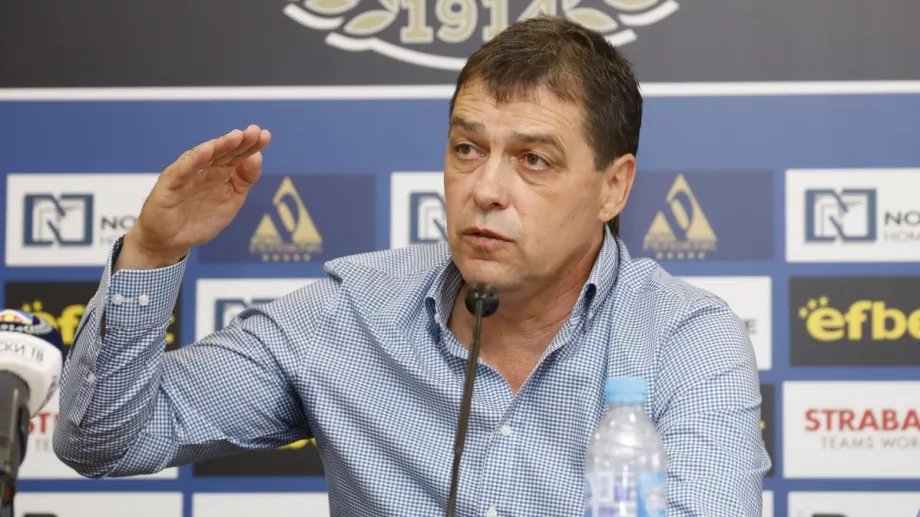 Хубчев: Много сме малки, за да избираме между Купата и Първа лига
