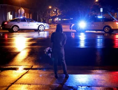 Мощна експлозия посрещна полицаи в къща в американския град Арлингтън (ВИДЕО)