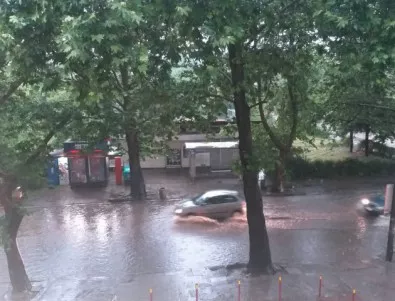 Усложнена обстановка след поройния дъжд в Пловдив, ключови булеварди са затворени