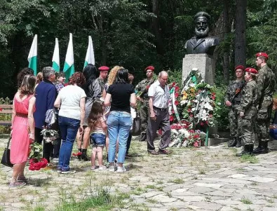 Стара Загора се поклони пред паметта на Ботев и падналите за свободата