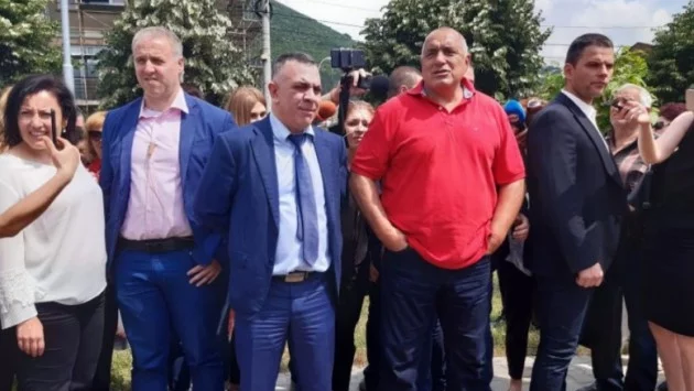 Обиколката на Борисов в Сливен - за славата на ГЕРБ с дъх на нафталин