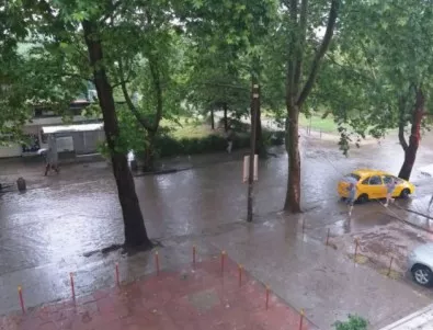 Няма прелели язовири, властите се подготвят за нови поройни дъждове