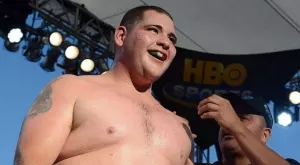 Става по-лошо: Обвиниха пречупилия Джошуа - Анди Руис, в домашно насилие