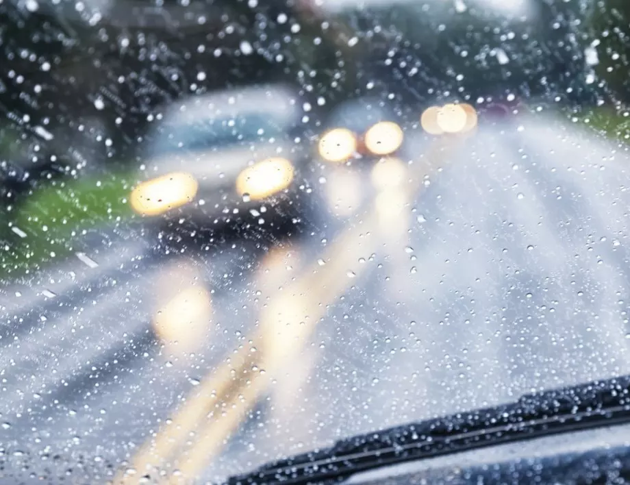 Как да предпазим фаровете на колата от кишата