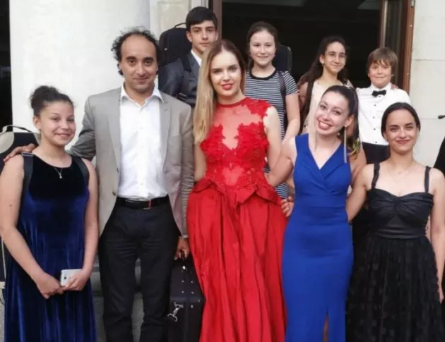 Цигуларят Марио Хосен представя учениците си на концерт във Враца